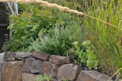 ferienhaus-mosel-natursteinmauer-garten-scaled